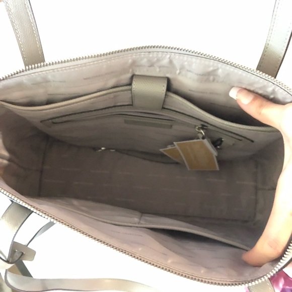 Micheal Kors Maddie Medium Crossgrain Leather Tote - Picture 6 of 8